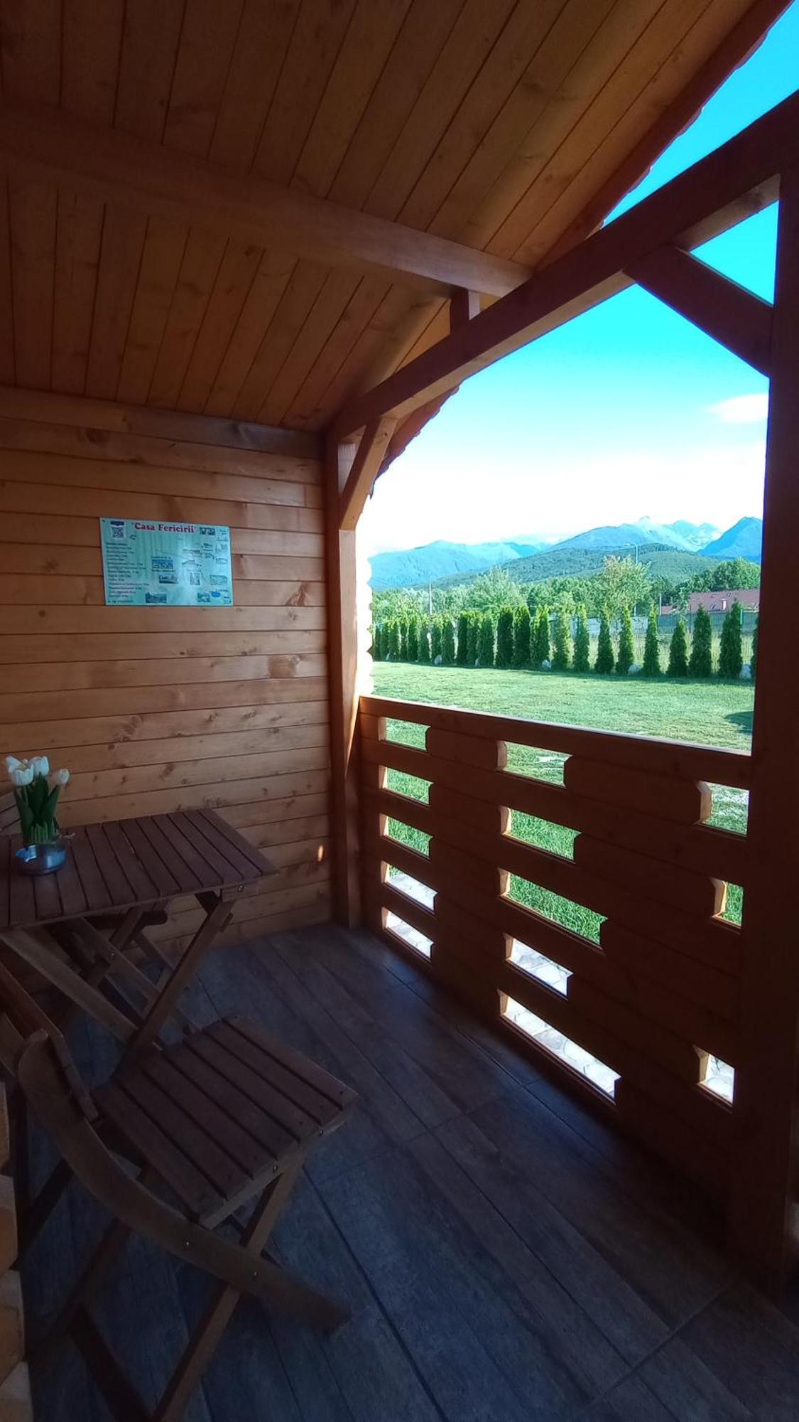 Villa Casa Fericirii à Cîrţişoara Extérieur photo